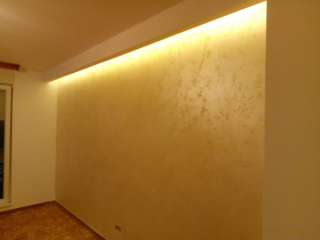 skriven rasveta na zidu